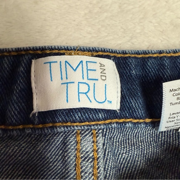 Time & Tru size 10 Blue Distressed Women's Jean Shorts - Picture 6 of 8